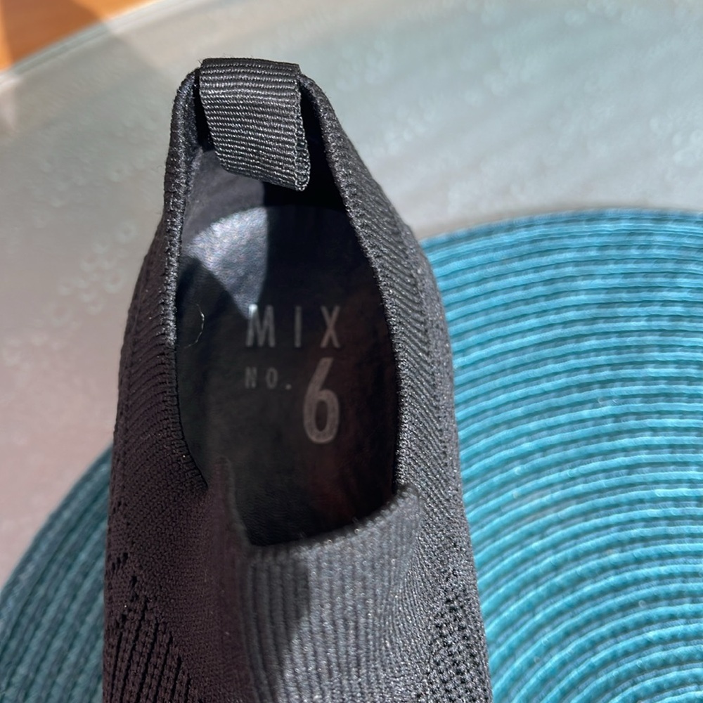 Stylish Black Slip-On Women's Sneakers - Picture 5 of 8